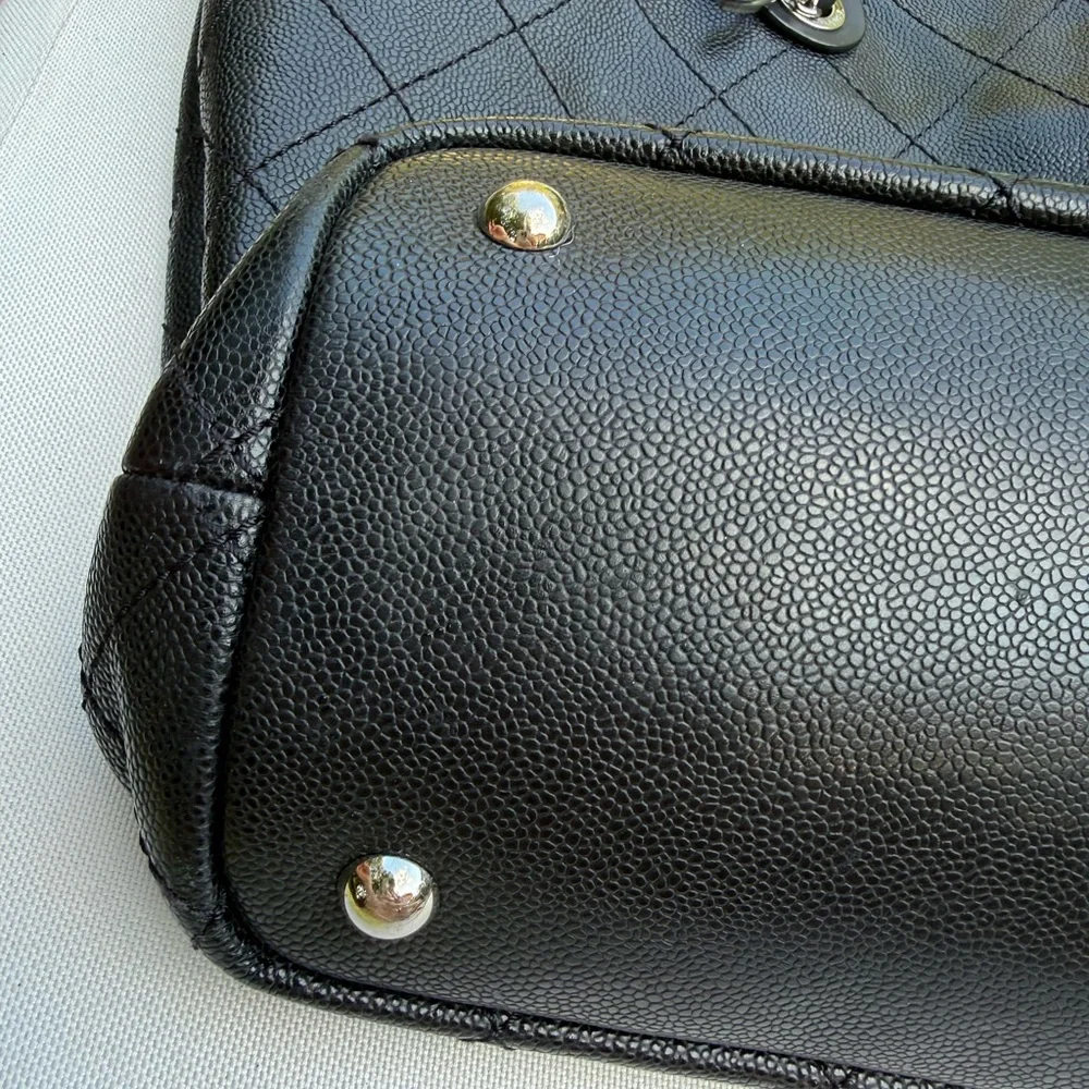 Chanel Black/Burgundy Quilted Shoulder Bag - Picture 7 of 16